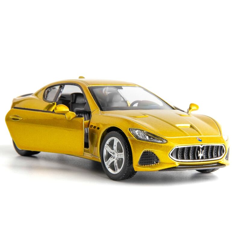 RMZ City (60) Maserati GranTurismo MC arany színű kisautó 1:32